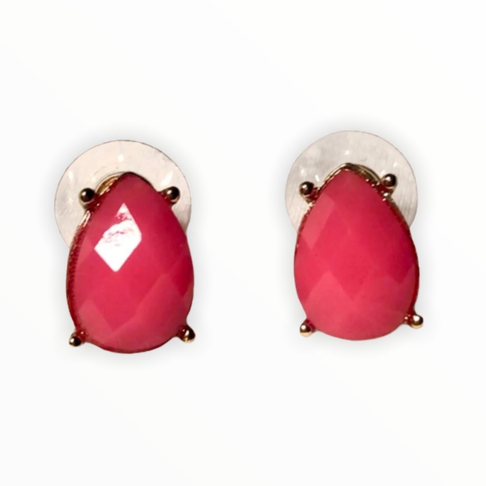 NWOT Francesca’s Pink Pear-Shaped Stud Earrings